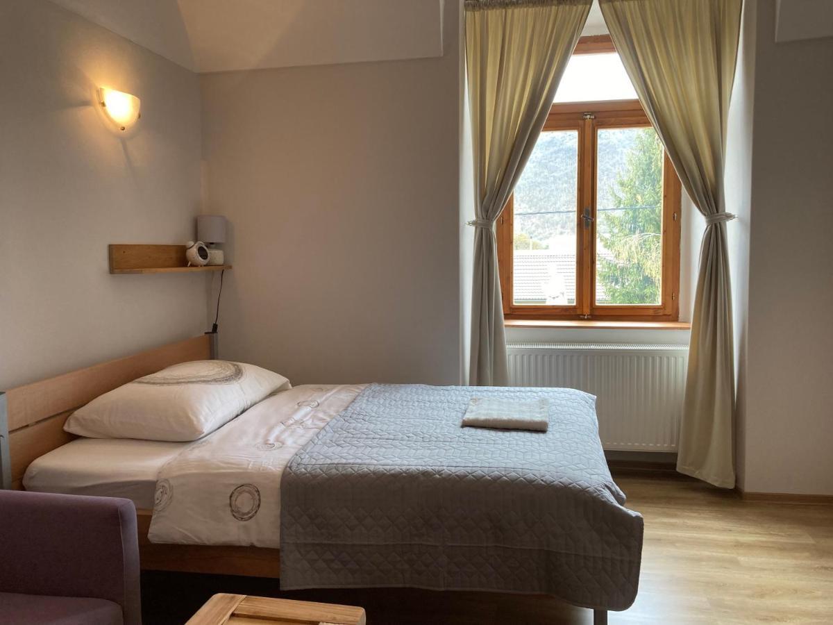 Bed & Breakfast Hugo Plesivec Exterior foto
