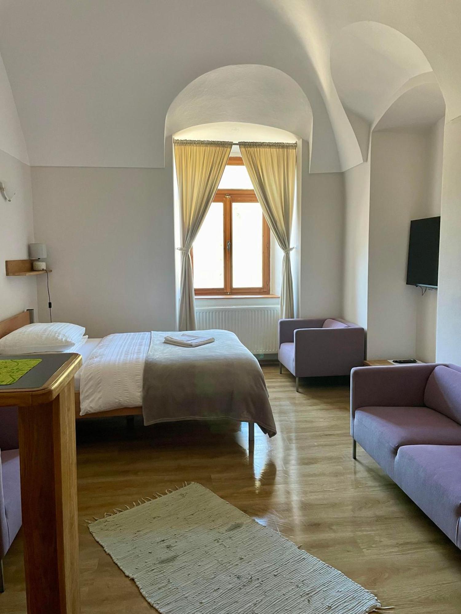 Bed & Breakfast Hugo Plesivec Exterior foto